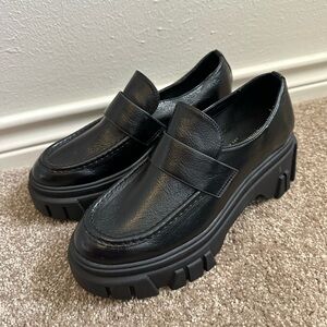 Chinese Laundry platform loafers size 9